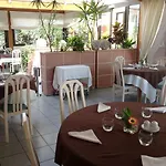 Hotel Logis L'auberge Bourbonnaise
