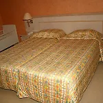 Logis L'auberge Bourbonnaise Hotel