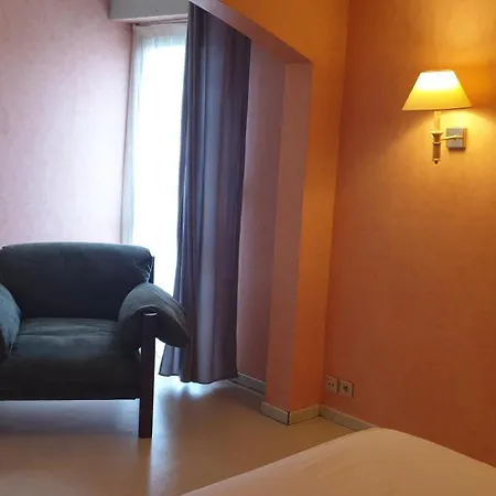 호텔 Logis L'auberge Bourbonnaise Saint-Yorre