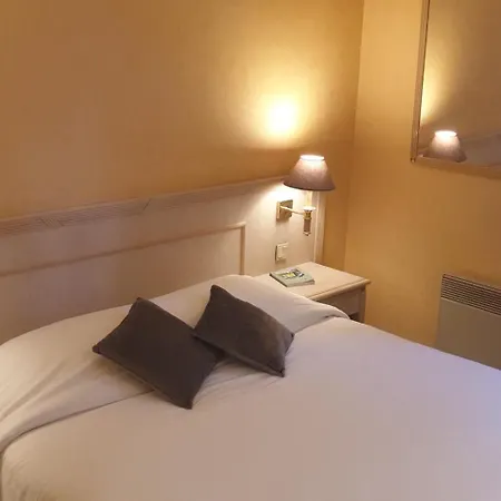 Logis L'auberge Bourbonnaise فندق Saint-Yorre