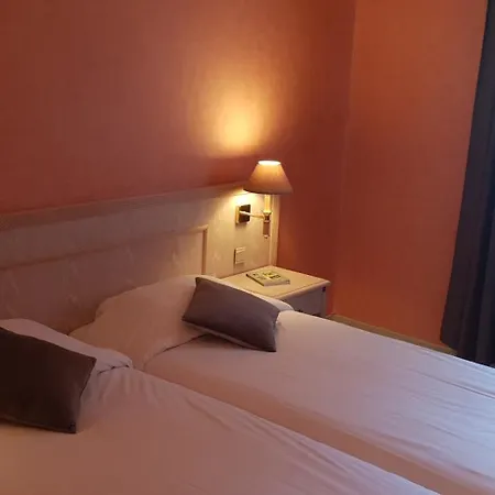 Logis L'auberge Bourbonnaise فندق 3*