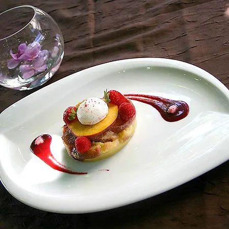 فندق Logis L'auberge Bourbonnaise Saint-Yorre