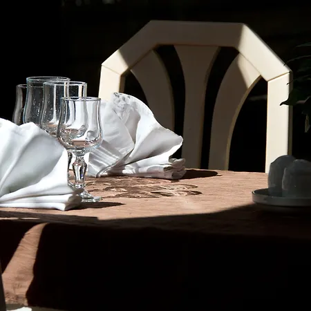 فندق Logis L'auberge Bourbonnaise