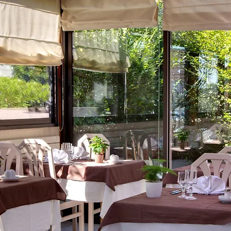 Logis L'auberge Bourbonnaise - Vichy Sud 3* Saint-Yorre