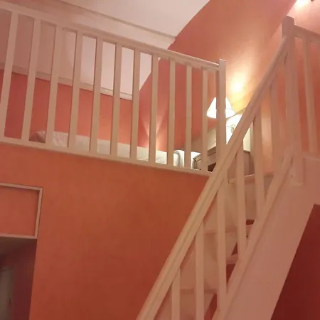 Logis L'auberge Bourbonnaise فندق Saint-Yorre