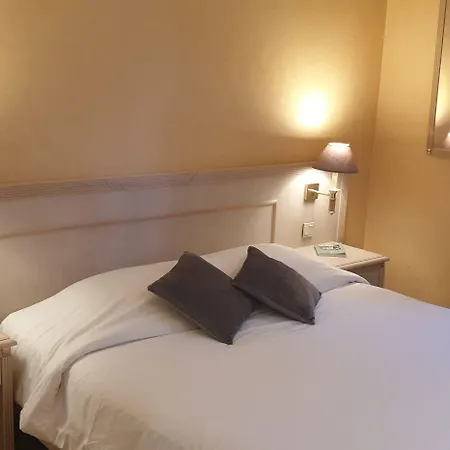 فندق Logis L'auberge Bourbonnaise 3*