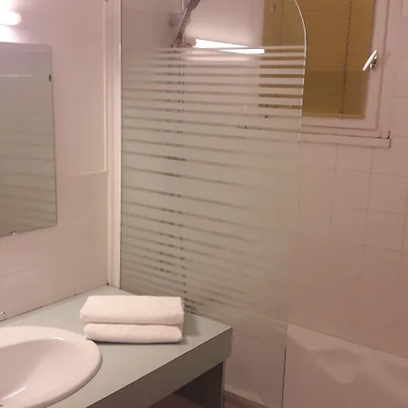 Logis L'auberge Bourbonnaise - Vichy Sud Szálloda 3*