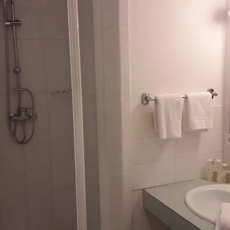 Logis L'auberge Bourbonnaise فندق Saint-Yorre