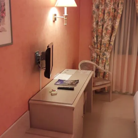 Hotel Logis L'auberge Bourbonnaise - Vichy Sud Saint-Yorre