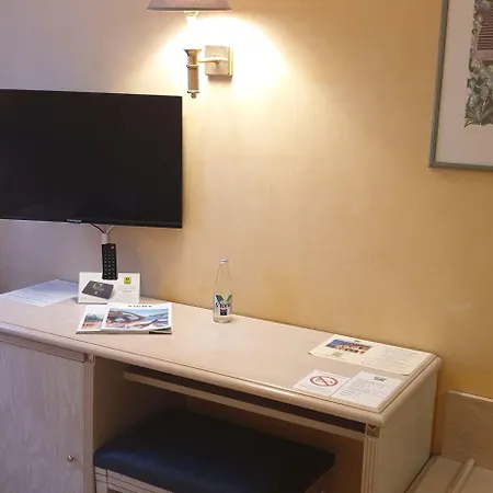 فندق Logis L'auberge Bourbonnaise Saint-Yorre