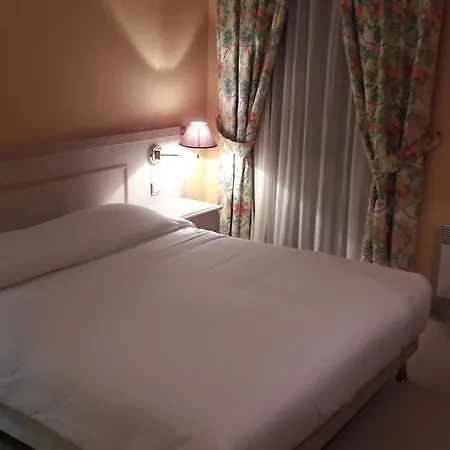 Logis L'auberge Bourbonnaise فندق 3*