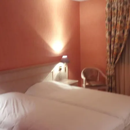 Hotel Logis L'auberge Bourbonnaise Saint-Yorre