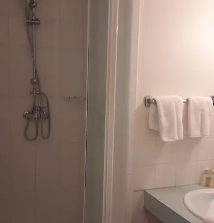 فندق Logis L'auberge Bourbonnaise Saint-Yorre