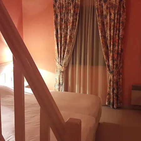 Hotel Logis L'auberge Bourbonnaise Saint-Yorre