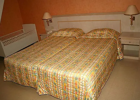 Logis L'auberge Bourbonnaise - Vichy Sud Szálloda