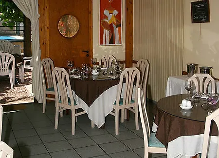 Szálloda Logis L'auberge Bourbonnaise - Vichy Sud 3*