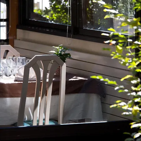 Hotel Logis L'auberge Bourbonnaise Saint-Yorre