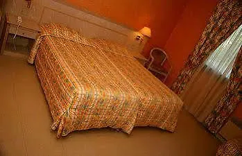 فندق Logis L'auberge Bourbonnaise Saint-Yorre