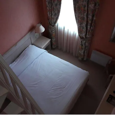 فندق Logis L'auberge Bourbonnaise Saint-Yorre