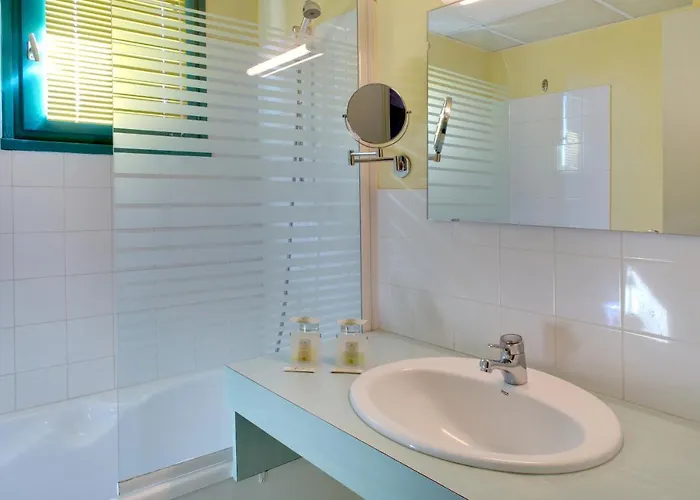 Logis L'auberge Bourbonnaise 호텔