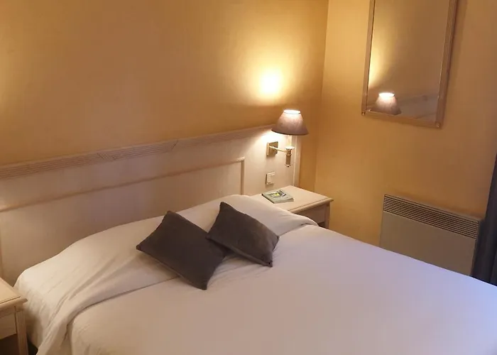 Logis L'auberge Bourbonnaise 호텔 Saint-Yorre