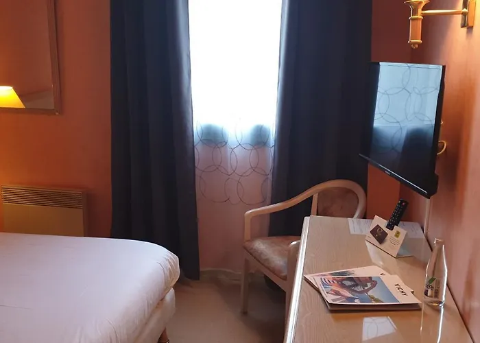 호텔 Logis L'auberge Bourbonnaise