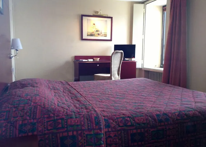 호텔 Logis L'auberge Bourbonnaise