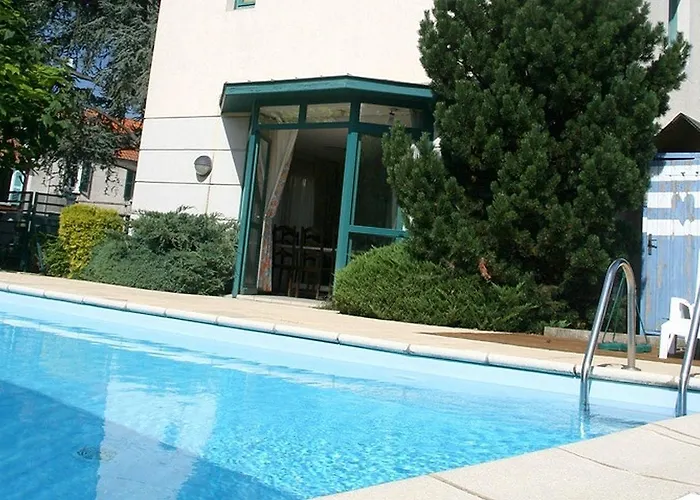 호텔 Logis L'auberge Bourbonnaise