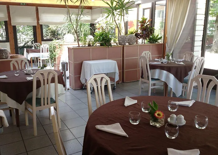 호텔 Logis L'auberge Bourbonnaise