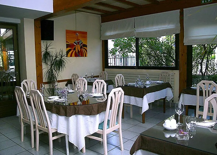 Logis L'auberge Bourbonnaise 호텔 Saint-Yorre