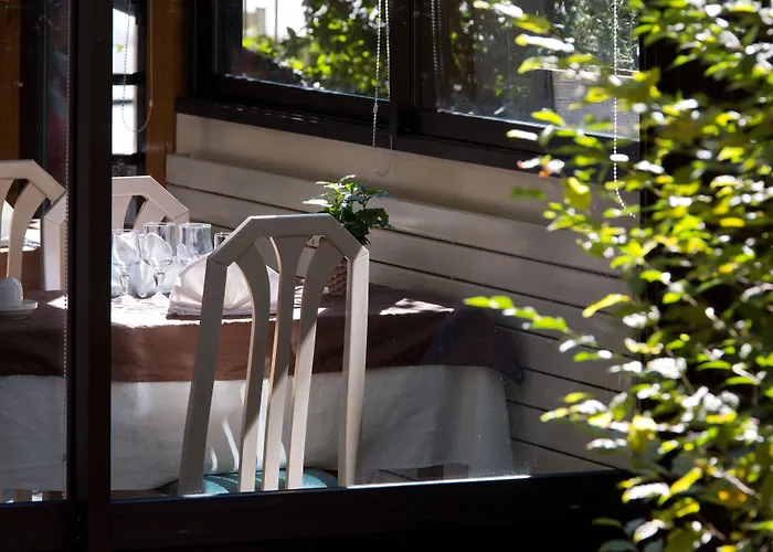 Logis L'auberge Bourbonnaise 호텔 3*