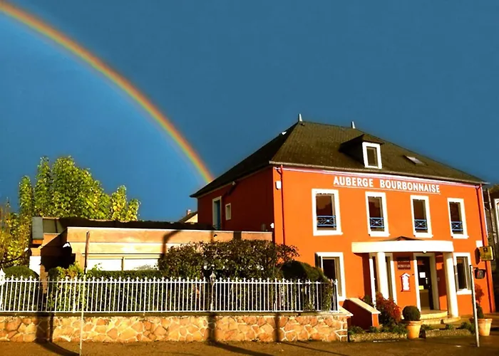 호텔 Logis L'auberge Bourbonnaise