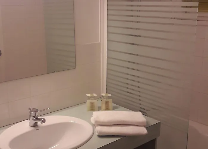 호텔 Logis L'auberge Bourbonnaise