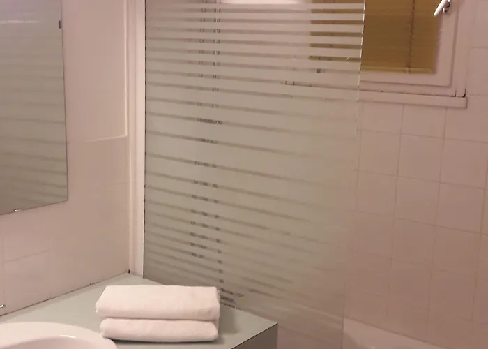 Logis L'auberge Bourbonnaise 호텔 3*