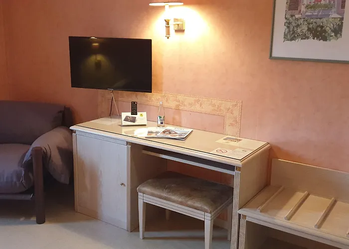 호텔 Logis L'auberge Bourbonnaise