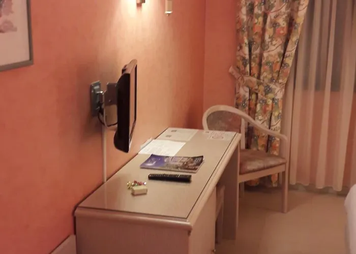 호텔 Logis L'auberge Bourbonnaise Saint-Yorre