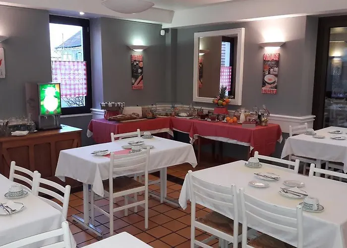 Logis L'auberge Bourbonnaise 호텔 Saint-Yorre