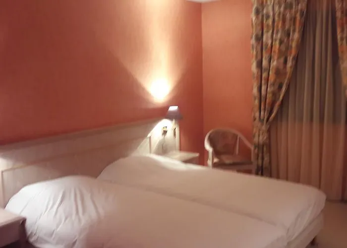 호텔 Logis L'auberge Bourbonnaise Saint-Yorre