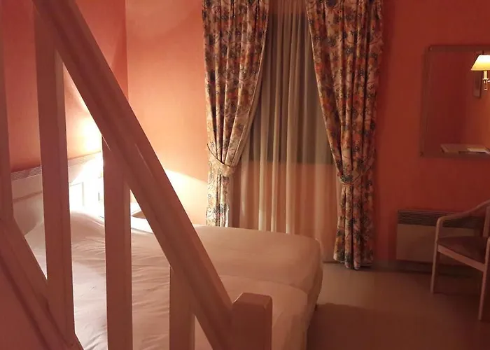 호텔 Logis L'auberge Bourbonnaise Saint-Yorre