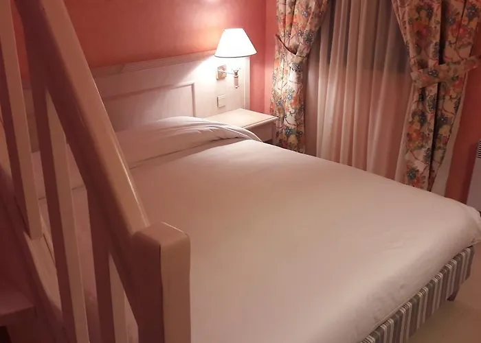 호텔 Logis L'auberge Bourbonnaise