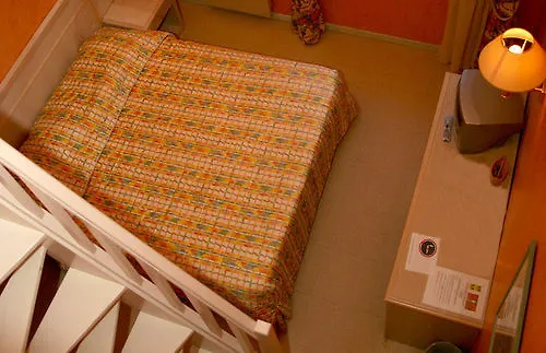 Logis L'auberge Bourbonnaise 호텔 3*