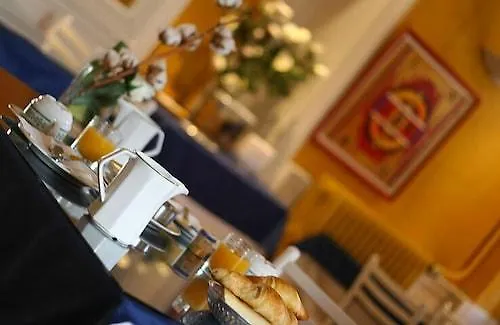 호텔 Logis L'auberge Bourbonnaise