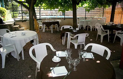 호텔 Logis L'auberge Bourbonnaise 3*