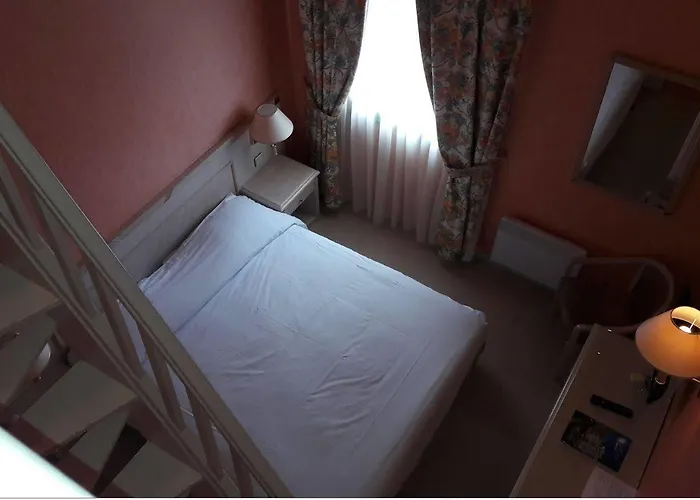 호텔 Logis L'auberge Bourbonnaise Saint-Yorre