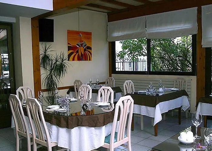 Logis L'auberge Bourbonnaise 호텔 Saint-Yorre